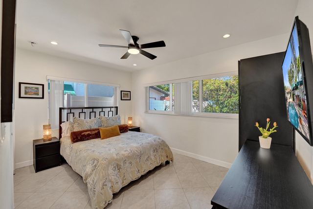 1036 NE 9th Avenue, Fort Lauderdale, FL 33304