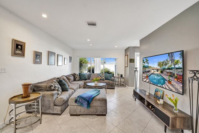 1036 NE 9th Avenue, Fort Lauderdale, FL 33304