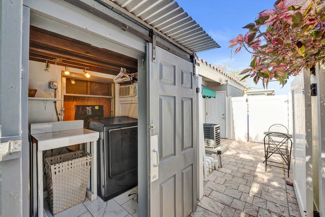 1036 NE 9th Avenue, Fort Lauderdale, FL 33304