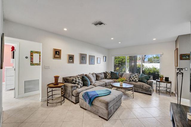 1036 NE 9th Avenue, Fort Lauderdale, FL 33304