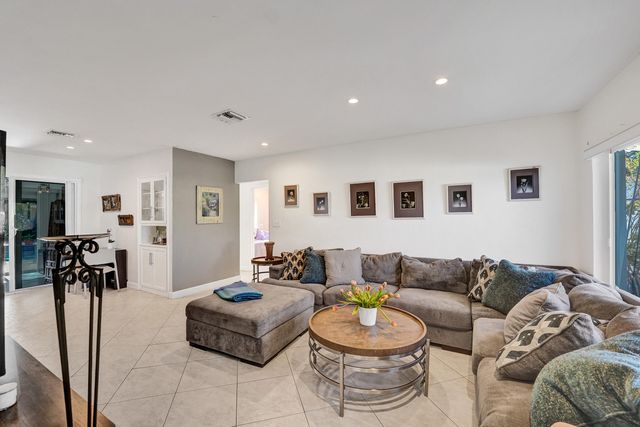1036 NE 9th Avenue, Fort Lauderdale, FL 33304