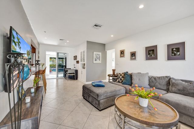 1036 NE 9th Avenue, Fort Lauderdale, FL 33304