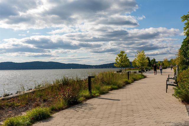 17 Wood Court A, Tarrytown, NY 10591