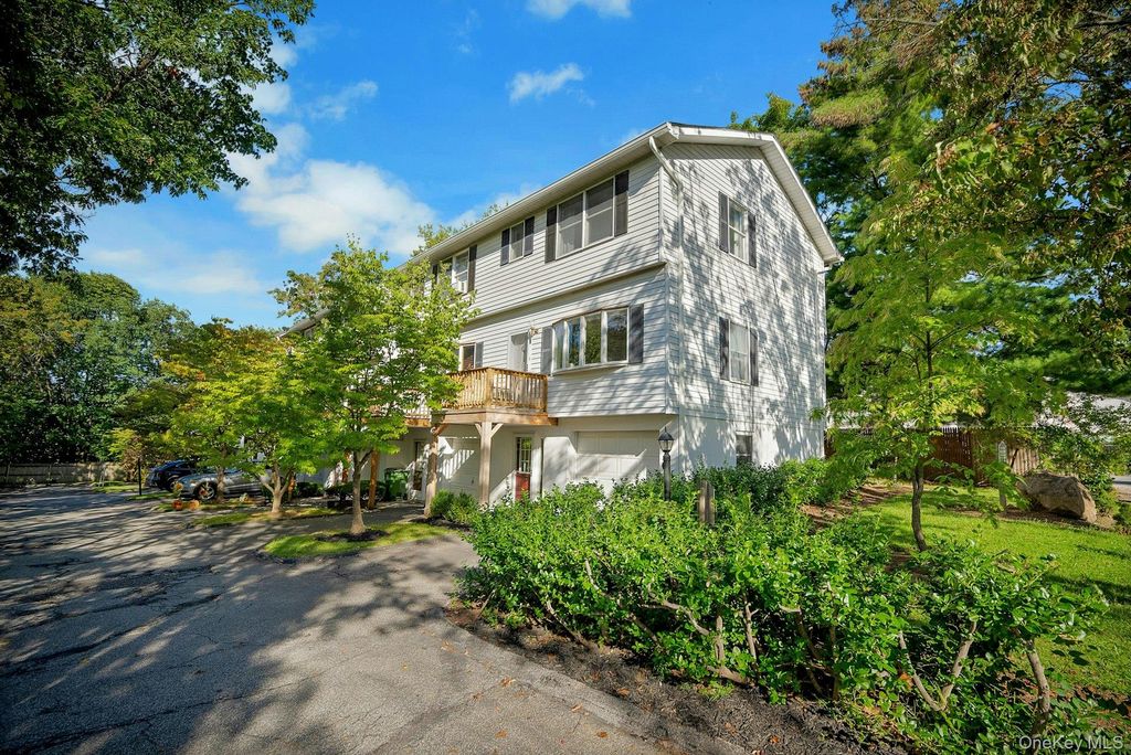 17 Wood Court A, Tarrytown, NY 10591 — photo 2