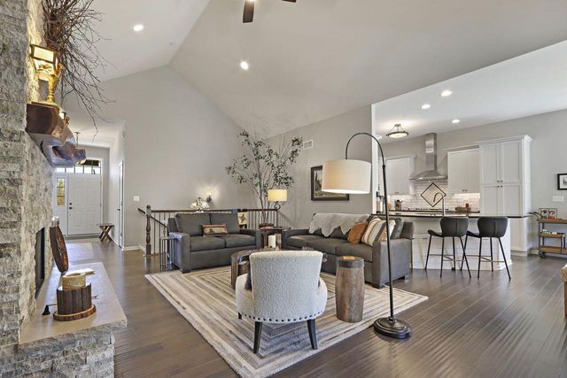 120 Lake Vista COURT, Fontana, WI 53125