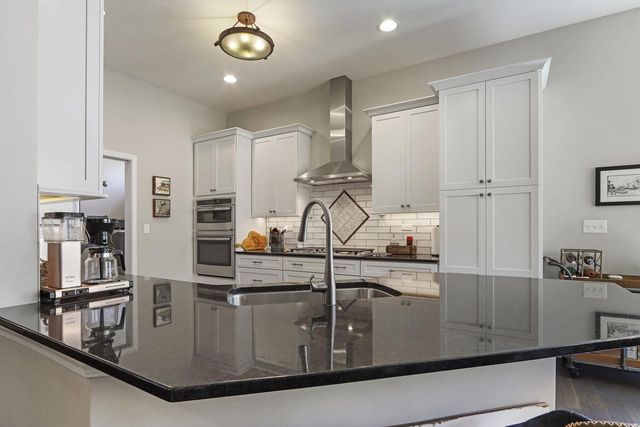 120 Lake Vista COURT, Fontana, WI 53125