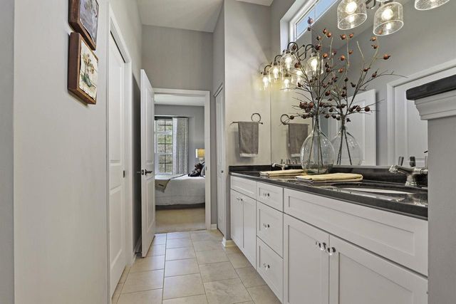 120 Lake Vista COURT, Fontana, WI 53125