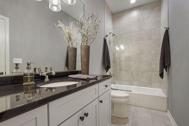 120 Lake Vista COURT, Fontana, WI 53125