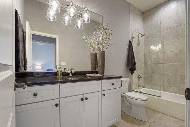 120 Lake Vista COURT, Fontana, WI 53125