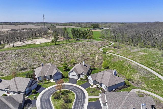 120 Lake Vista COURT, Fontana, WI 53125