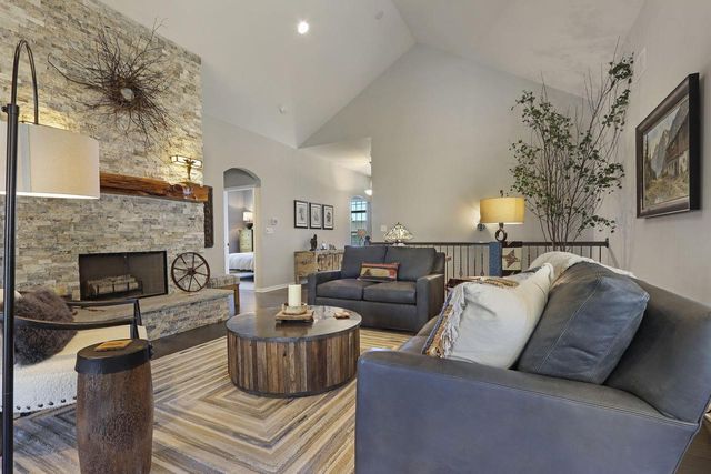 120 Lake Vista COURT, Fontana, WI 53125