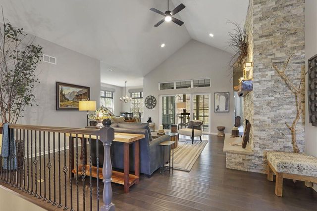 120 Lake Vista COURT, Fontana, WI 53125