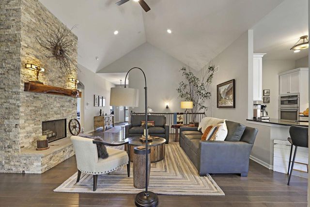120 Lake Vista COURT, Fontana, WI 53125