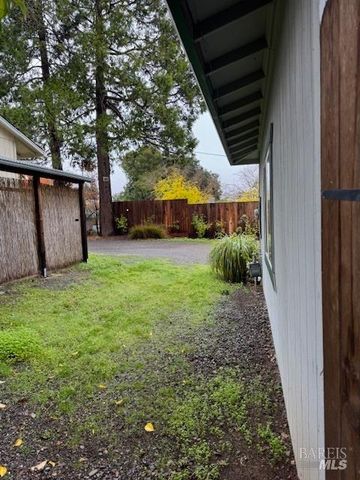 424-B Mason St, Healdsburg, CA 95448