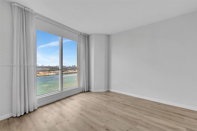 848 Brickell Key Dr 2602, Miami, FL 33131