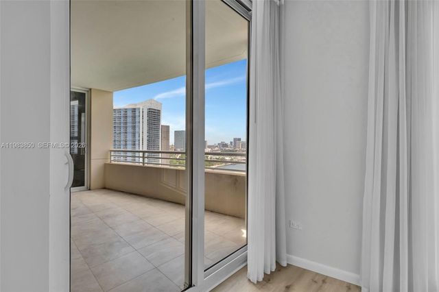 848 Brickell Key Dr 2602, Miami, FL 33131