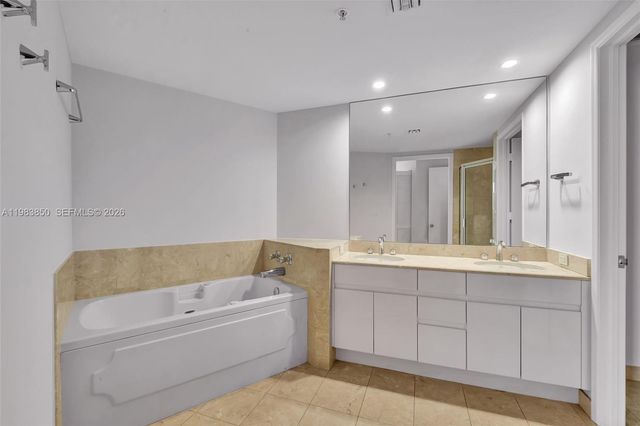 848 Brickell Key Dr 2602, Miami, FL 33131