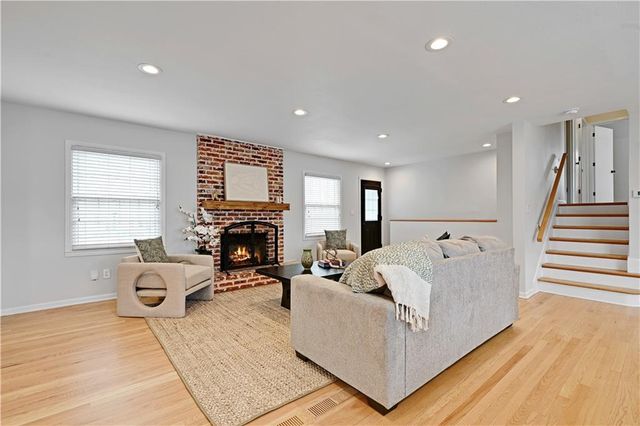 6001 W 101st Terrace, Overland Park, KS 66207