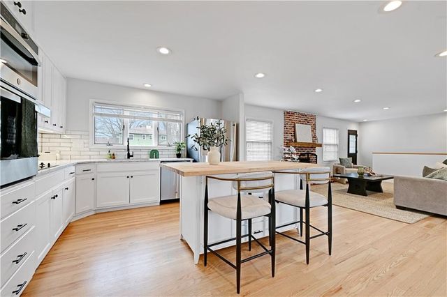 6001 W 101st Terrace, Overland Park, KS 66207