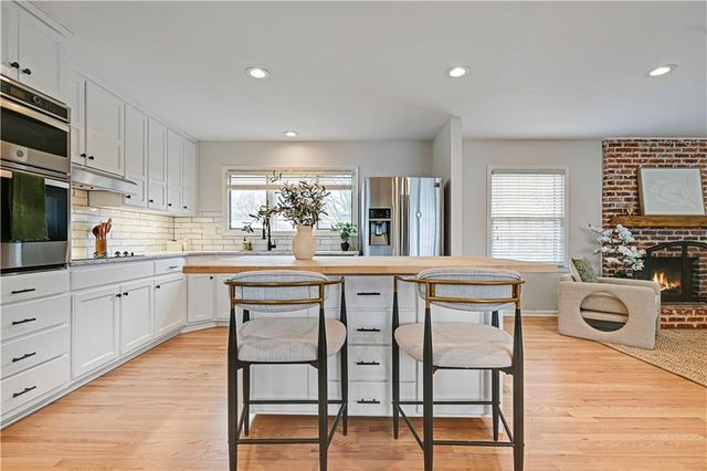 6001 W 101st Terrace, Overland Park, KS 66207