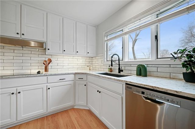 6001 W 101st Terrace, Overland Park, KS 66207