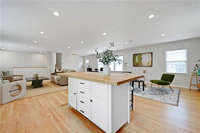 6001 W 101st Terrace, Overland Park, KS 66207