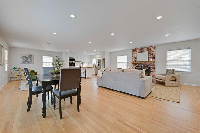 6001 W 101st Terrace, Overland Park, KS 66207