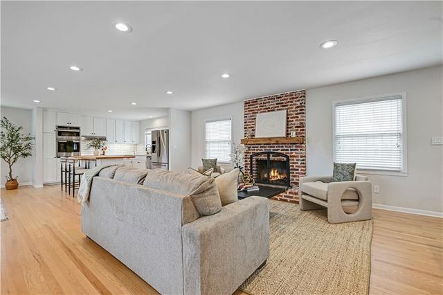 6001 W 101st Terrace, Overland Park, KS 66207