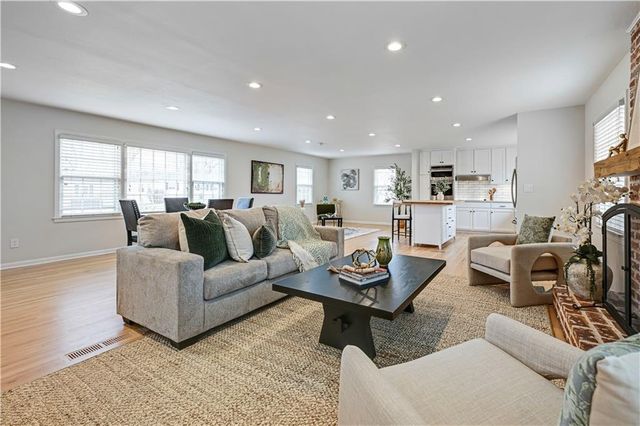 6001 W 101st Terrace, Overland Park, KS 66207