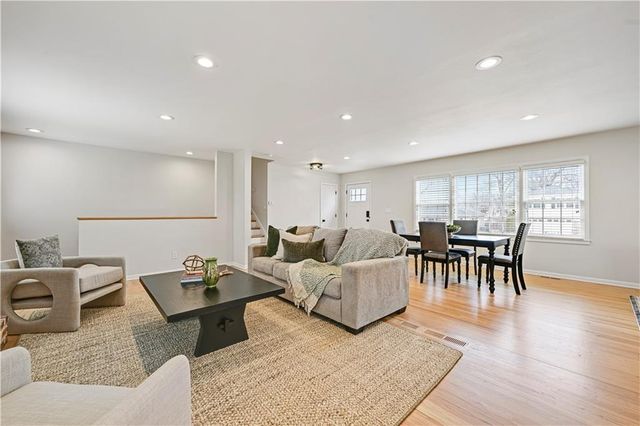 6001 W 101st Terrace, Overland Park, KS 66207