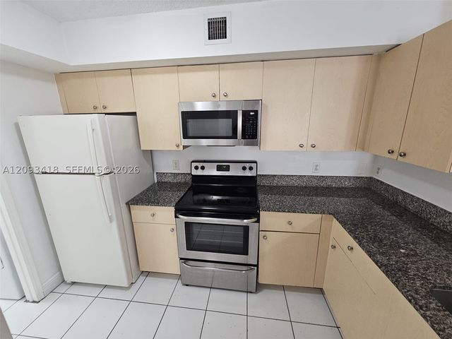 2451 Centergate Dr 204, Miramar, FL 33025