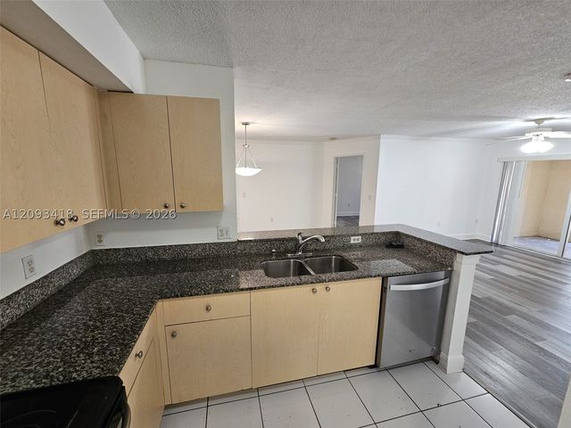 2451 Centergate Dr 204, Miramar, FL 33025