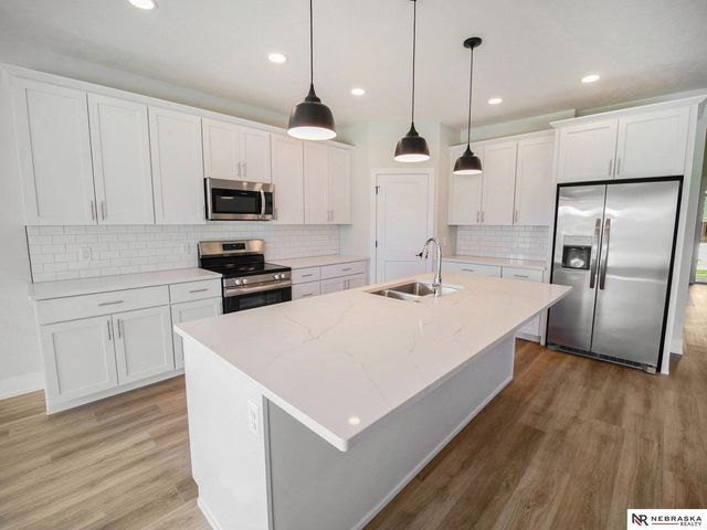 1036 Kantor Lane, Hickman, NE 68372