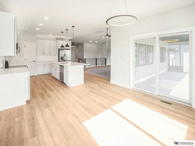 1036 Kantor Lane, Hickman, NE 68372