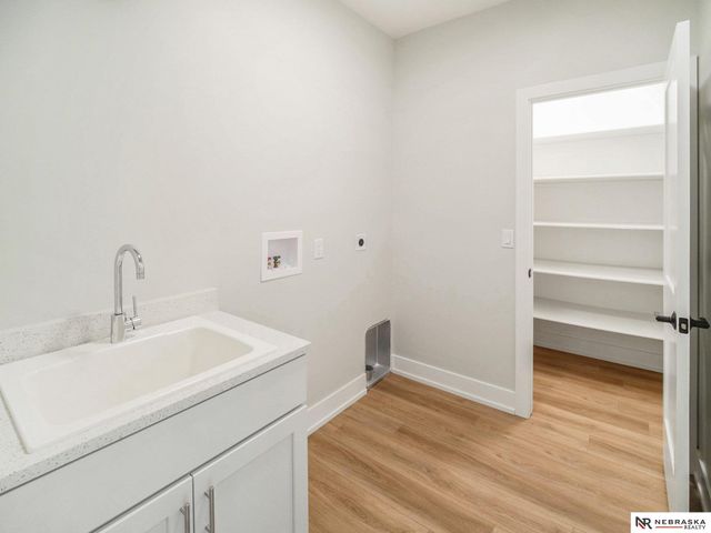 1036 Kantor Lane, Hickman, NE 68372