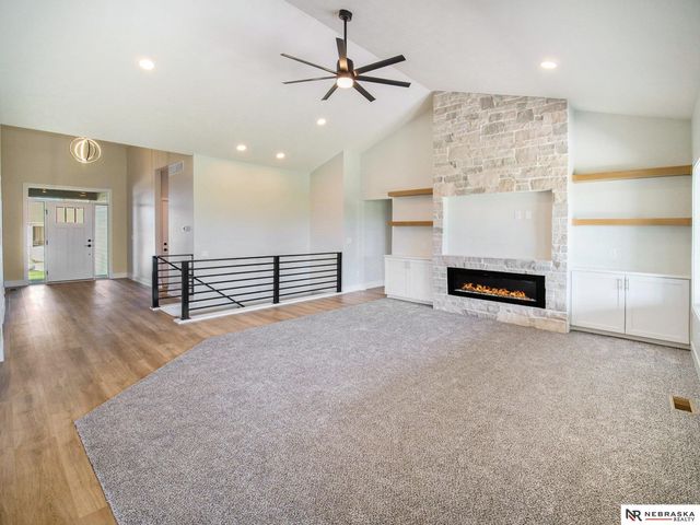 1036 Kantor Lane, Hickman, NE 68372