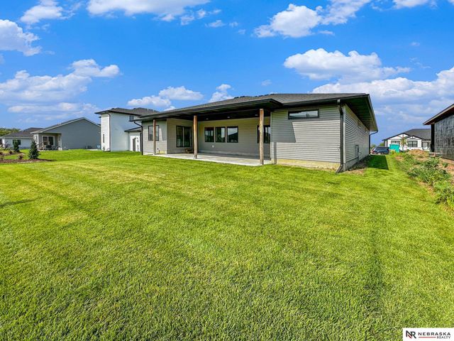 1036 Kantor Lane, Hickman, NE 68372