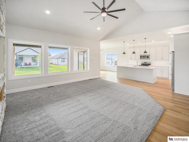 1036 Kantor Lane, Hickman, NE 68372