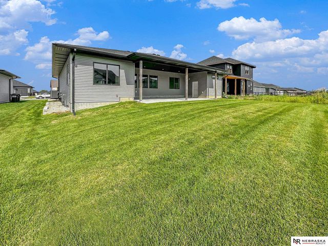 1036 Kantor Lane, Hickman, NE 68372