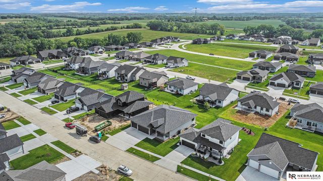 1036 Kantor Lane, Hickman, NE 68372