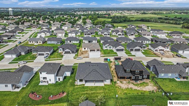 1036 Kantor Lane, Hickman, NE 68372