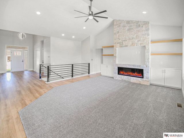 1036 Kantor Lane, Hickman, NE 68372