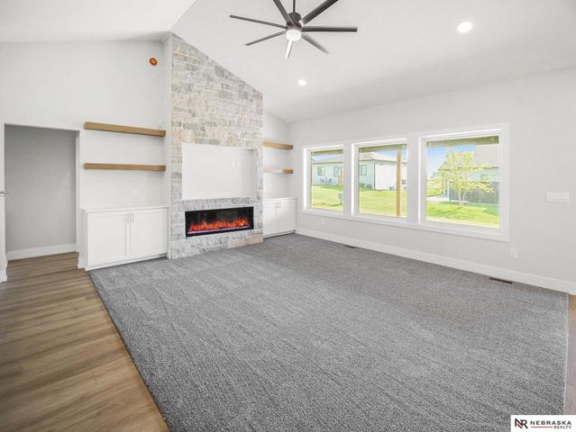 1036 Kantor Lane, Hickman, NE 68372