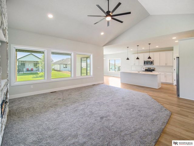 1036 Kantor Lane, Hickman, NE 68372