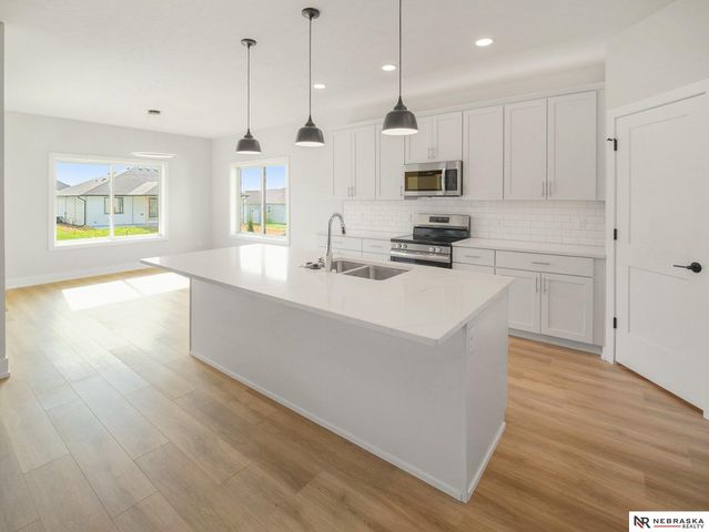 1036 Kantor Lane, Hickman, NE 68372