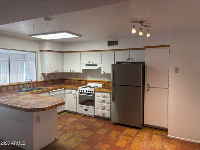 2020 E RICE Drive, Tempe, AZ 85283