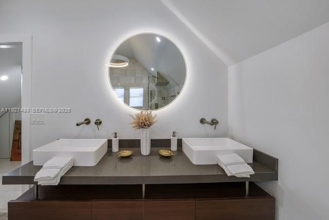 202 Mahogany Dr, Key Largo, FL 33037