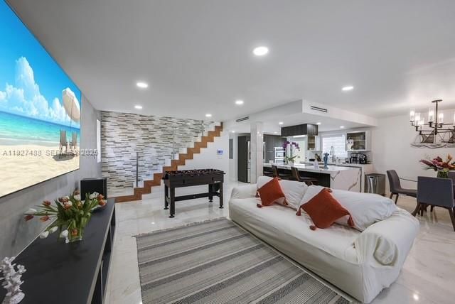 202 Mahogany Dr, Key Largo, FL 33037