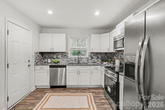 113 N Smallwood Place, Charlotte, NC 28216