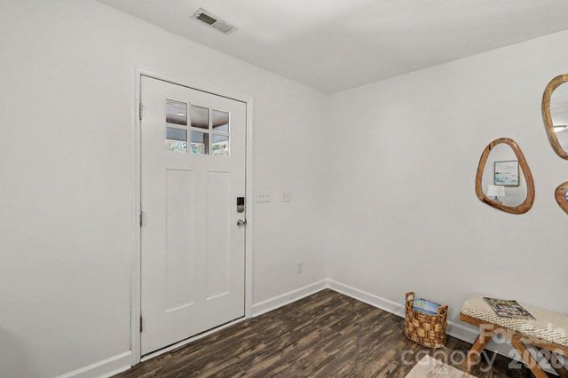 113 N Smallwood Place, Charlotte, NC 28216